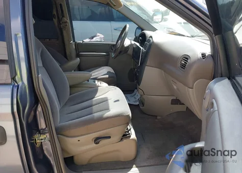 2002 Chrysler Voyager z USA, uszkodzony, nr VIN 1C8GJ25372B661573